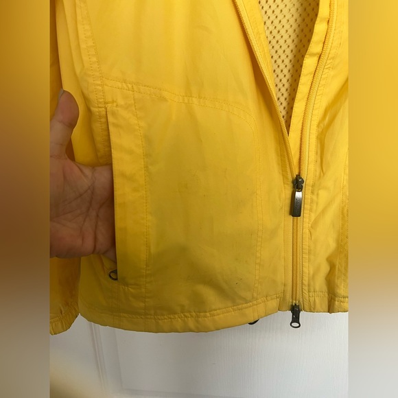 Patagonia yellow windbreaker- size small - excellent condition - Picture 4 of 6